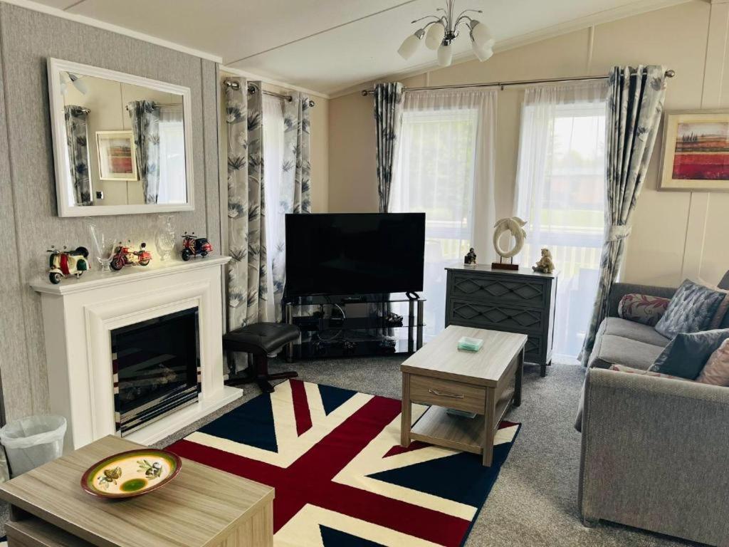 Ashworth Lodge With Hot Tub Barmby on the Moor Стая снимка