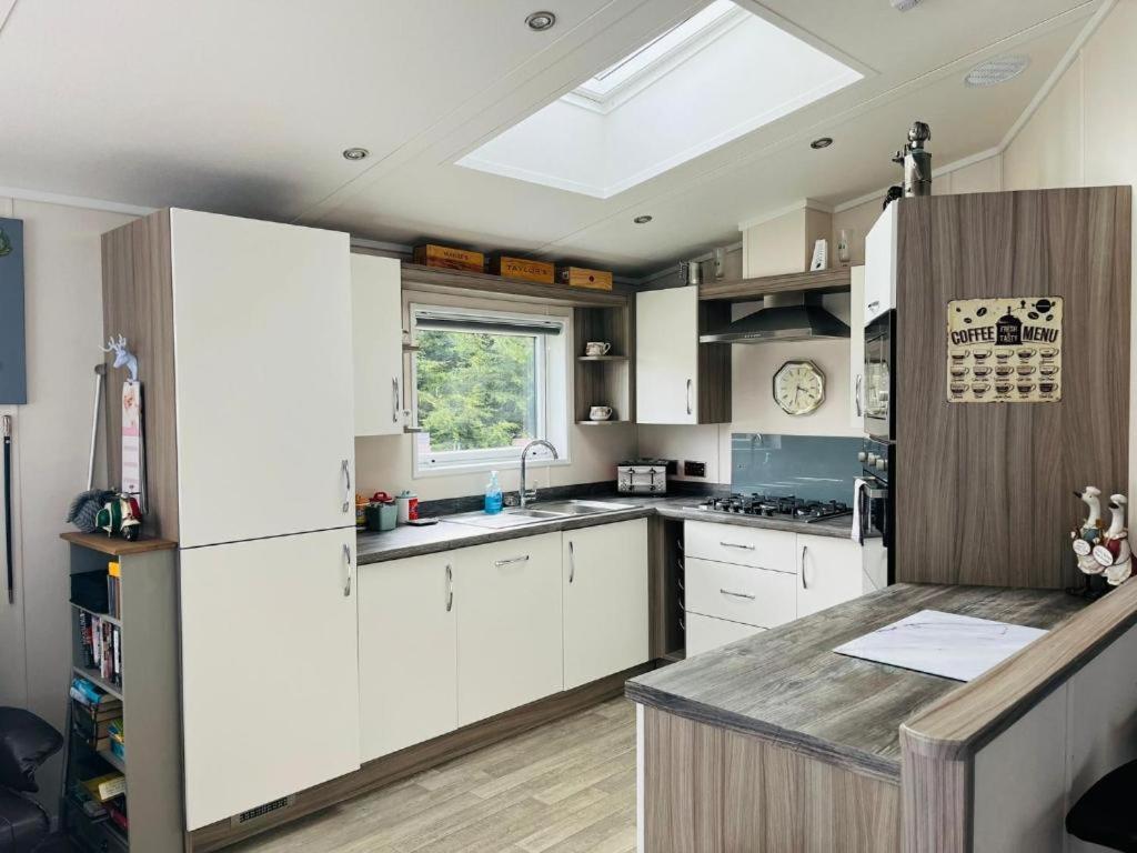 Ashworth Lodge With Hot Tub Barmby on the Moor Стая снимка