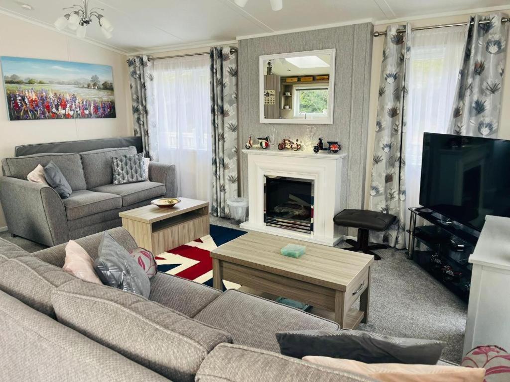 Ashworth Lodge With Hot Tub Barmby on the Moor Стая снимка